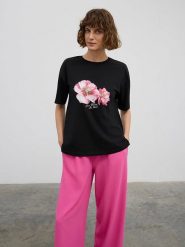 BGN Koszulka w kolorze czarnym rozmiar: 38. Czarne bluzki damskie BGN, bez wzorów, bez kołnierzyka. Za 74.81 zł.