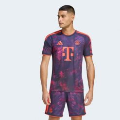 Koszulka piłkarska ADIDAS Bayern Monachium 26/27 trzecia. Bluzki sportowe damskie Adidas, xl, bez wzorów, z materiału, bez ramiączek. Za 439.99 zł.