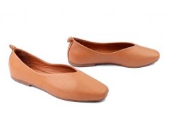 ARTIKER RELAKS 58C2610 brąz, baleriny damskie. Brązowe baleriny damskie Artiker Relaks, bez wzorów, ze skóry, bez obcasa, na obcasie. Za 234.90 zł.