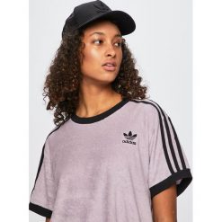Adidas Originals - Top. Fioletowe topy damskie adidas Originals, bez wzorów, z bawełny, bez kołnierzyka. W wyprzedaży za 129.90 zł.