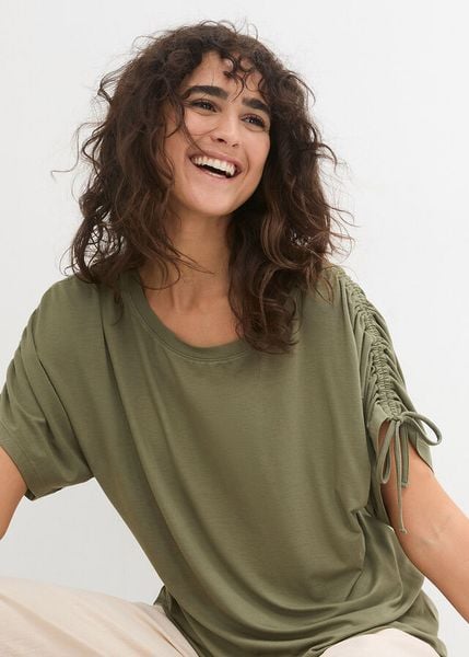 T-shirt z lejącej wiskozy. Zielone t-shirty damskie bonprix, bez wzorów, z wiskozy, bez kołnierzyka. Za 74.99 zł.