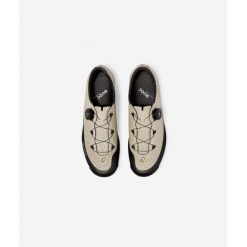 Buty terenowe Quoc GT II. Białe obuwie trekkingowe damskie QUOC. W wyprzedaży za 906.00 zł.