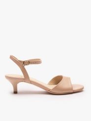 Beżowe sandały na obcasie. Brązowe sandały damskie Ryłko, bez wzorów, z gumy, bez obcasa, na obcasie. Za 399.99 zł.