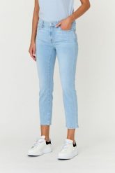 7 FOR ALL MANKIND Jasne jeansy damskie Wind Catcher. Niebieskie jeansy damskie 7 FOR ALL MANKIND. W wyprzedaży za 469.99 zł.