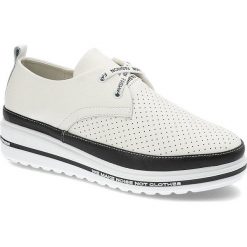 Białe Półbuty Artiker Wygodne Skórzane Buty Damskie. Białe półbuty damskie Artiker, bez wzorów, ze skóry ekologicznej, eleganckie, bez obcasa, na obcasie. Za 349.00 zł.