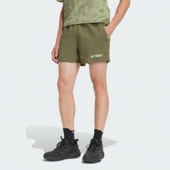 Szorty Terrex Multi. Brązowe szorty męskie Adidas, bez wzorów, sportowe. Za 219.00 zł.