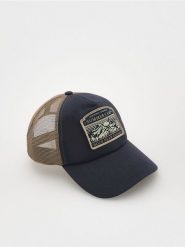 Czapka trucker z naszywką - granatowy. Niebieskie czapki męskie Reserved, z aplikacjami. W wyprzedaży za 45.99 zł.
