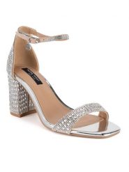 Nine West Sandały WFA3032-1 Srebrny. Szare sandały damskie Nine West, bez wzorów, z materiału, bez obcasa, na słupku. Za 249.99 zł.