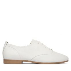 Półbuty Caprice. Białe półbuty damskie Caprice, bez wzorów, bez obcasa, na płaskiej podeszwie. Za 399.99 zł.