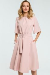 Sukienka elegancka rozkloszowana z paskiem pudrowy róż. Czerwone sukienki damskie Sukienki.shop, do pracy, l, bez wzorów, z elastanu, biznesowe, bez kołnierzyka, bez ramiączek, midi, dopasowane. Za 249.00 zł.