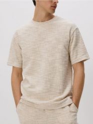 Strukturalny t-shirt relaxed fit - beżowy. Brązowe t-shirty męskie Reserved, l, bez wzorów, z bawełny, bez kołnierzyka. W wyprzedaży za 69.99 zł.