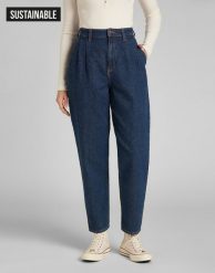 DAMSKIE SPODNIE JEANSOWE LEE PLEATED STELLA TAPER DK STONE BOLTON L30VOMIK 112139819. Spodnie materiałowe damskie Lee, bez wzorów, z jeansu. Za 199.99 zł.