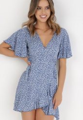 Niebieska Sukienka Adrerial. Niebieskie sukienki damskie Born2be, s, bez wzorów, z wiskozy, bez kołnierzyka, bez ramiączek, mini, dopasowane. W wyprzedaży za 63.99 zł.