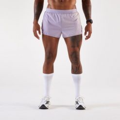 Spodenki do biegania męskie Kiprun Run 500 Comfort Split. Fioletowe szorty męskie KIPRUN, z elastanu, bez kołnierzyka. Za 119.99 zł.
