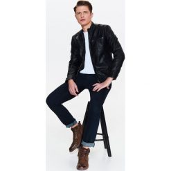 KURTKA MĘSKA ZE STÓJKĄ ZE SKÓRY EKOLOGICZNEJ. Czarne kurtki męskie TOP SECRET, na lato, m, bez wzorów, ze skóry ekologicznej, eleganckie, bez kaptura. W wyprzedaży za 119.99 zł.