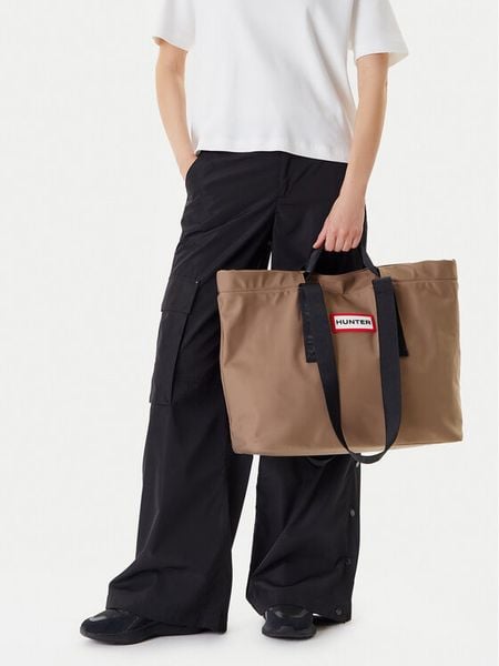 Hunter Torebka WBEO-HTR-K-011-06 Beżowy ciemny. Brązowe torebki klasyczne damskie Hunter, bez wzorów, z materiału, bez dodatków. Za 159.99 zł.