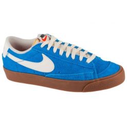 Buty Nike Blazer Low 77 W FQ8060-400 niebieskie. Niebieskie buty sportowe na co dzień damskie bez wzorów, z gumy. Za 501.90 zł.