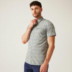 Travel Packaway męska koszula z krótkim rękawem. Szare koszule męskie Regatta, m, bez wzorów, bez kołnierzyka, bez ramiączek. W wyprzedaży za 190.60 zł.