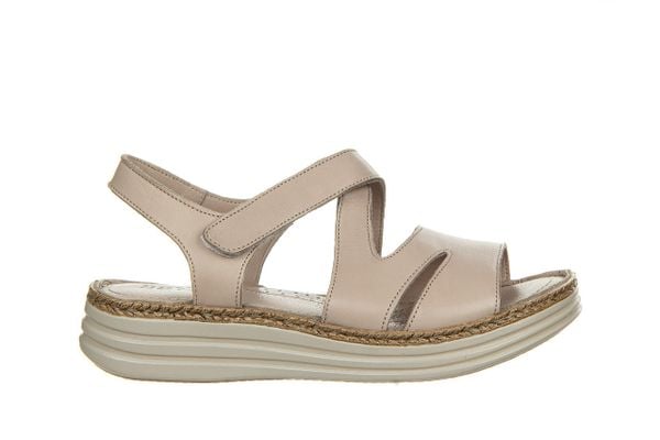 Sandały Bayla-161 022 02 8663 Stone 161426, Szary, Skóra naturalna - 37. Szare sandały damskie Bayla, bez wzorów, z materiału, bez obcasa, na koturnie. W wyprzedaży za 149.00 zł.