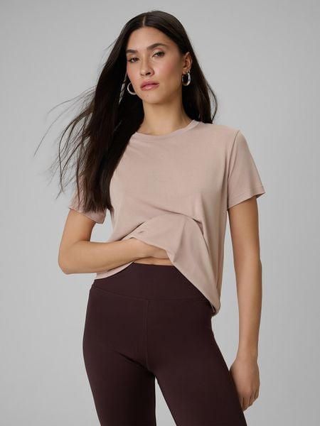 4F T-shirt regular gładki damski - beżowy S. Brązowe t-shirty damskie 4f, s, bez wzorów, z dzianiny, bez kołnierzyka. Za 79.99 zł.