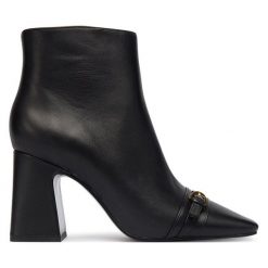 Botki Coccinelle. Czarne botki damskie Coccinelle, bez obcasa, na słupku, bez zapięcia. Za 909.00 zł.