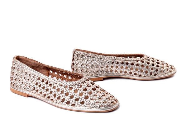 GIOSEPPO 78242 Embeya platinum, baleriny damskie. Żółte baleriny damskie Gioseppo, w ażurowe wzory, ze skóry, bez obcasa. Za 449.90 zł.