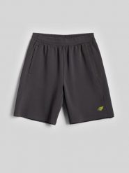 4F Spodenki dresowe męskie - szare M. Szare szorty męskie 4f, z dresówki, bez kołnierzyka. Za 129.99 zł.