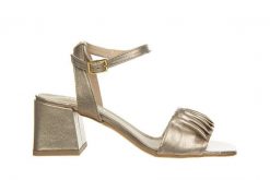 Sandały Bayla-159 4622 074-P Złoty Lico 159127, Skóra naturalna - 39. Żółte sandały damskie Bayla, bez wzorów, z materiału, bez obcasa, na słupku. W wyprzedaży za 179.10 zł.