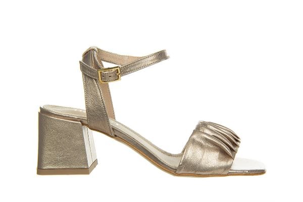 Sandały Bayla-159 4622 074-P Złoty Lico 159127, Skóra naturalna - 39. Żółte sandały damskie Bayla, bez wzorów, z materiału, bez obcasa, na słupku. W wyprzedaży za 179.10 zł.