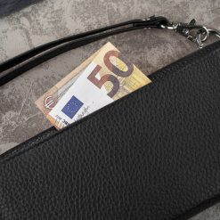 Portfel damski skórzany duży z miejscem na telefon kopertówka damska czarna Paolo Peruzzi T-141-BL. Czarne portfele damskie Paolo Peruzzi, bez wzorów, ze skóry, eleganckie, bez kołnierzyka, bez ramiączek. Za 89.00 zł.