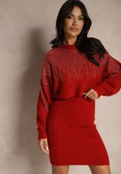 Bordowy Komplet z Wiskozy Sweter Ozdobiony Cyrkoniami i Prążkowana Spódnica Emelessa. Czerwone swetry klasyczne damskie Renee, prążkowane, bez kołnierzyka. Za 149.99 zł.