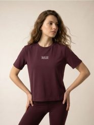 Koszulka z napisem - czerwony. Czerwone t-shirty damskie Sinsay, l, bez wzorów, bez kołnierzyka. Za 25.99 zł.