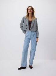 Krótka marynarka w pepitkę - wielobarwny. Marynarki i żakiety damskie Reserved, l, bez wzorów, z bawełny. Za 229.99 zł.