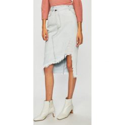 Pinko - Spódnica jeansowa. Niebieskie spódniczki damskie Pinko, bez wzorów, z bawełny, casualowe, z podwyższonym stanem, midi, asymetryczne. W wyprzedaży za 499.90 zł.