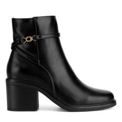 Botki Clara Barson. Czarne botki damskie Clara Barson, bez obcasa, na słupku, bez zapięcia. Za 179.99 zł.