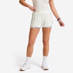 Spodenki fitness damskie Domyos dwuwarstwowe. Białe spodenki sportowe damskie DOMYOS, m, z materiału, na fitness i siłownię. Za 89.99 zł.