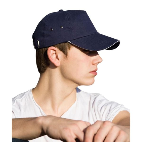 Pluszowa Czapka Z Daszkiem Sandwich. Białe czapki męskie RESULT HEADWEAR, bez wzorów, z bawełny. Za 38.99 zł.