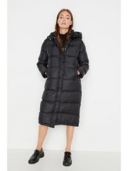 Trendyol Płaszcz zimowy w kolorze czarnym rozmiar: M. Czarne płaszcze damskie Trendyol, na zimę, m, bez wzorów, z puchu. Za 179.64 zł.