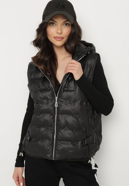 Czarna Kamizelka z Pikowanymi Przeszyciami i Kapturem ze Ściągaczami Annivria. Czarne kamizelki damskie Born2be, l, z jeansu. Za 49.99 zł.