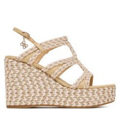 Sandały Guess. Brązowe sandały damskie Guess, z aplikacjami, bez obcasa, na koturnie. Za 679.99 zł.