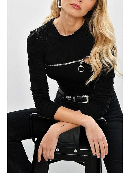 Milan Kiss Koszulka w kolorze czarnym rozmiar: S. Czarne bluzki damskie Milan Kiss, s, bez wzorów, bez kołnierzyka, bez ramiączek. Za 130.99 zł.