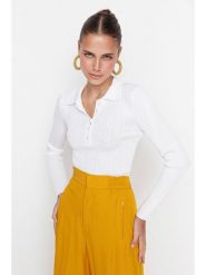 Trendyol Koszulka polo w kolorze białym rozmiar: M. Białe bluzki damskie Trendyol, m, bez wzorów, prążkowane, bez kołnierzyka, bez ramiączek. Za 74.11 zł.