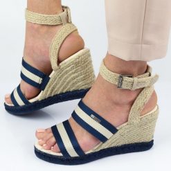 Granatowe espadryle, sandały damskie Big Star Ll274885. Niebieskie sandały damskie Big Star, bez wzorów, z tkaniny, bez obcasa, na koturnie. W wyprzedaży za 111.84 zł.