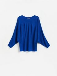 Sweter z kimonowym rękawem - niebieski. Niebieskie swetry klasyczne damskie Reserved, l, z dzianiny, bez kołnierzyka. Za 99.99 zł.