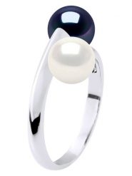 ATELIERS SAINT GERMAIN Srebrny pierścionek z perłami rozmiar: onesize. Białe pierścionki damskie ATELIERS SAINT GERMAIN, z perłą, srebrne. Za 299.45 zł.