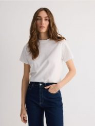 Bawełniany t-shirt regular - biały. Białe t-shirty damskie Reserved, l, bez wzorów, z bawełny, bez kołnierzyka. Za 29.99 zł.