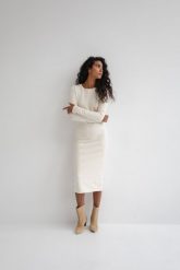 Sukienka wykonana z dzianiny, z efektem jodełki w kolorze WARM BEIGE - SALMA-S/M. Brązowe sukienki damskie Marsala, m, bez wzorów, z bawełny, eleganckie, bez kołnierzyka, bez ramiączek, midi, sportowe. W wyprzedaży za 173.94 zł.