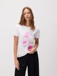 T-shirt z nadrukiem - biały. Białe t-shirty damskie Reserved, l, bez wzorów, z bawełny, bez kołnierzyka. Za 49.99 zł.