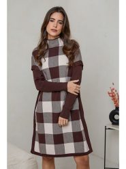 Soft Cashmere Sukienka dzianinowa w kolorze kremowo-brązowym rozmiar: 38/40. Brązowe sukienki damskie Soft Cashmere, na co dzień, bez wzorów, z dzianiny, klasyczne, bez kołnierzyka, bez ramiączek, midi, proste. Za 157.73 zł.