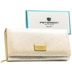 Duży portfel damski w kolorze ecru zamykany na zatrzask, wyposażony w system RFID - Peterson. Portfele damskie Peterson, bez wzorów, ze skóry ekologicznej. Za 79.99 zł.